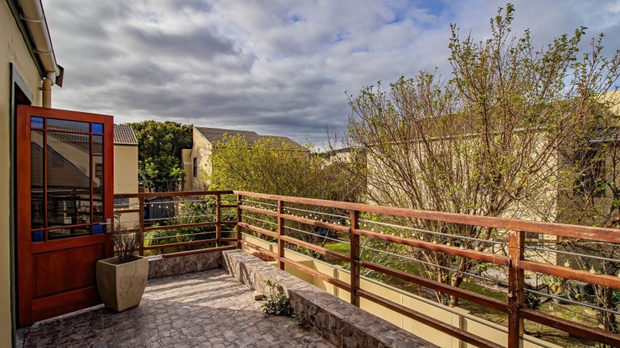 4 Bedroom Property for Sale in Sandbaai Western Cape